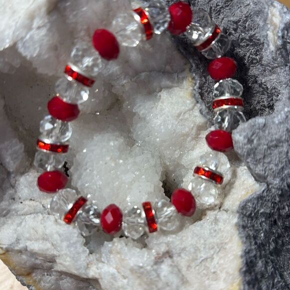 Bracelet, Crystal Red and White Stretch Bracelet, NEW, Handmade, Adjustable, Rhi - Picture 1 of 3